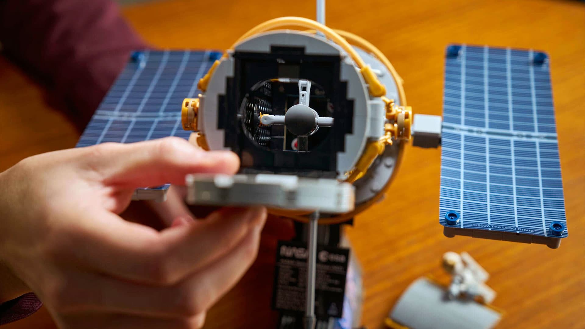 Lego Dévoile Un Ensemble Du Télescope Spatial Hubble À 140 $ Avec 1 252 Pièces