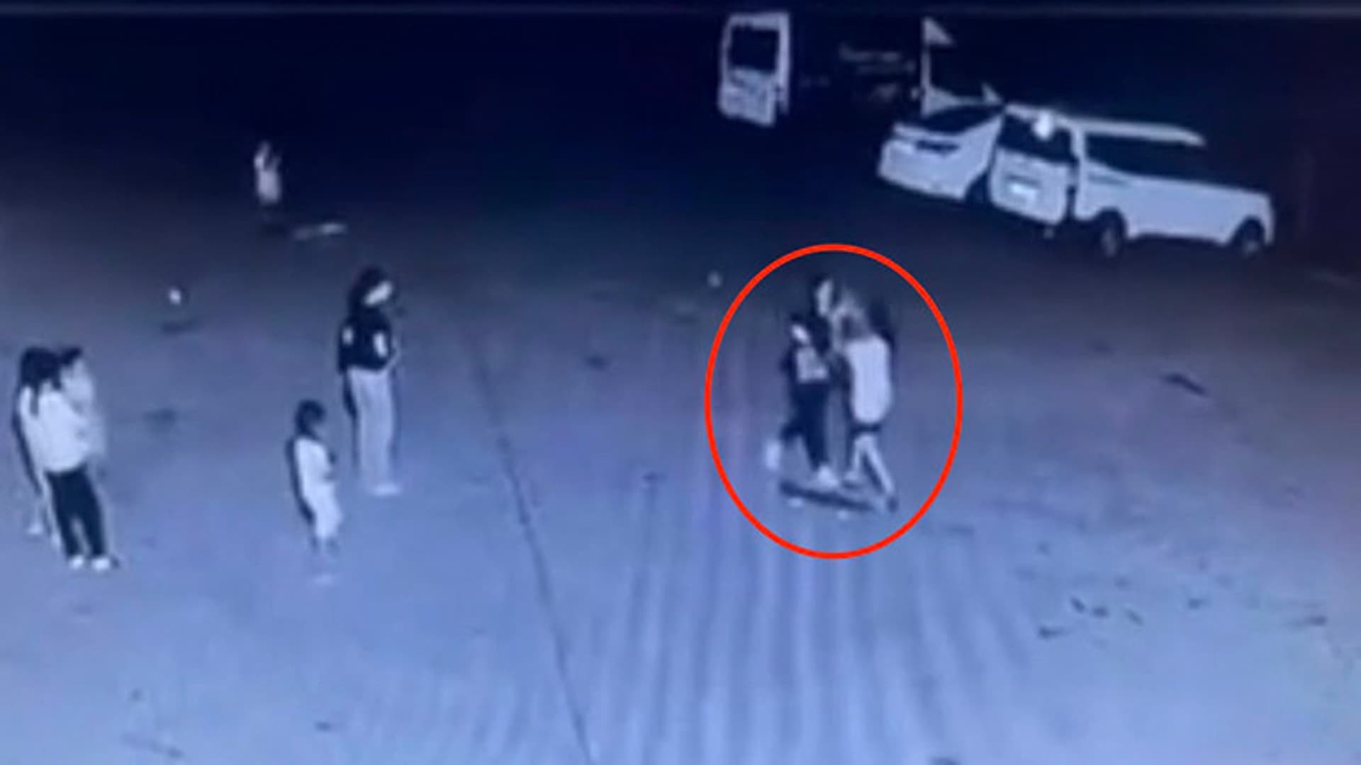 Diyarbakır'ın Bağlar İlçesi Bağcılar Mahallesi'ndeki Bir Sitenin Bahçesinde Dün Akşam Oyun Oynayan 11 Yaşındaki e