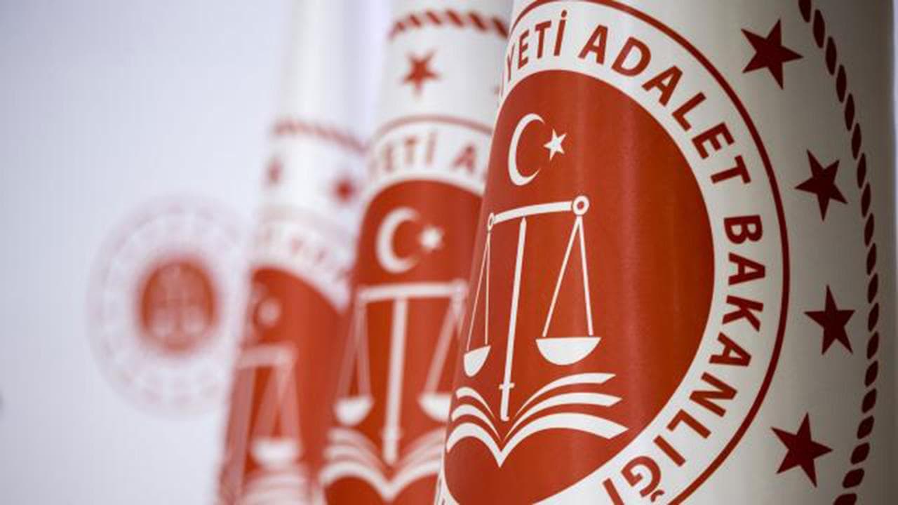 Adalet Bakanlığı, Rojin Kabaiş'in ölümüne ilişkin yürütülen soruşturma kapsamında "Adli Tıp Kurumu tarafından kıyafetlerinden DNA örneği alı