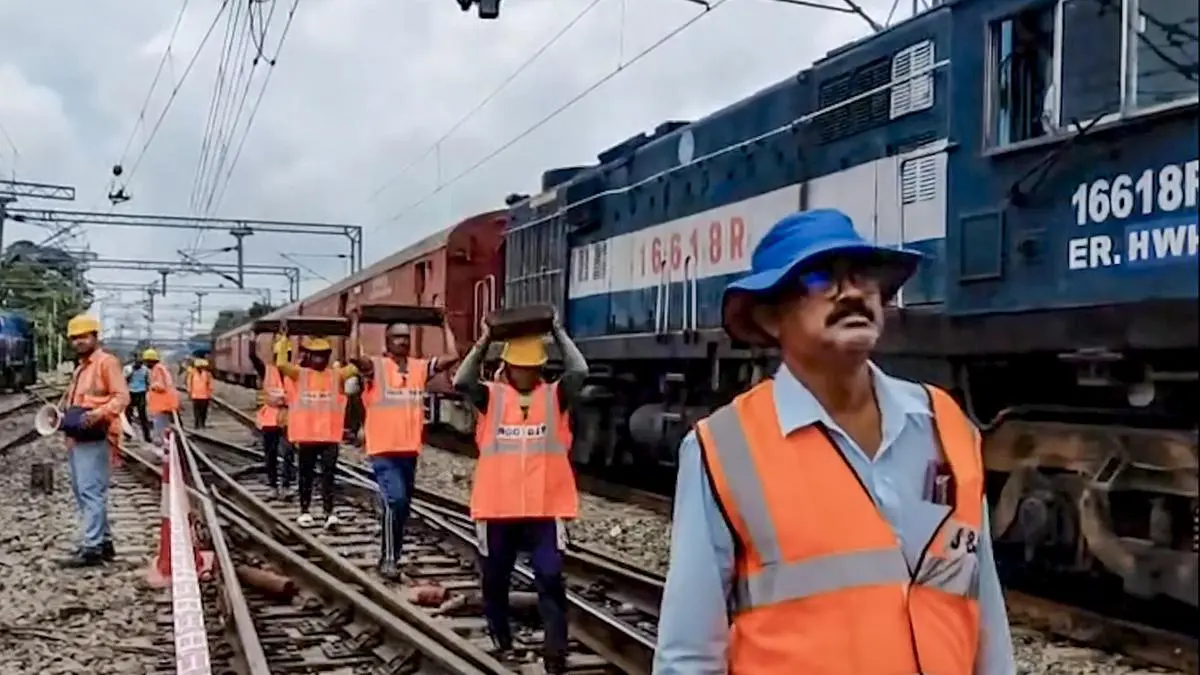 Hindistan, Çin, Pakistan ve Bangladeş Sınırlarındaki Demir Yolu Altyapısını Güçlendirmek İçin 45.000 Crore Rupi Yatırım Yapmayı Planlıyor