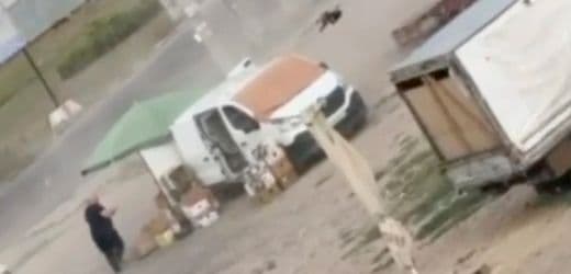 Rusia de Cazar Deliberadamente a Civiles Con Drones En La Ciudad de Jersón, Citando Un Video Viral Que Parece Mostrar Un Dron Ruso Atacando