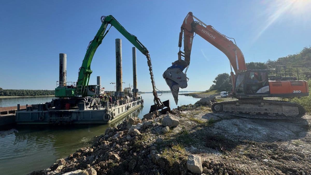 Romania Resumes Sinking Barges in Danube to Aid Nuclear Plant