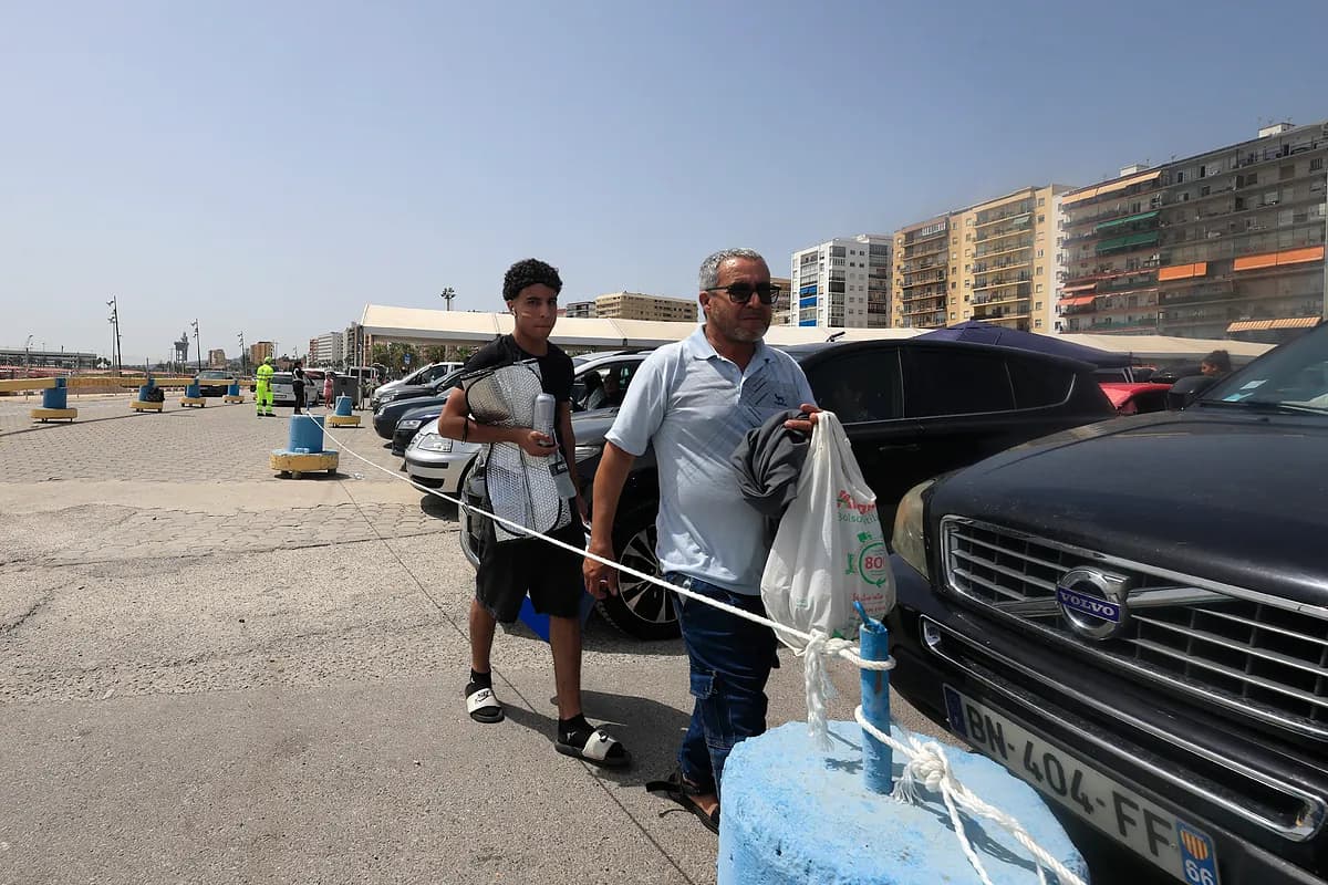 Moroccans Who Took Part in the Recent Assault on Ceuta Are Now Reaching the Beaches of the Campo