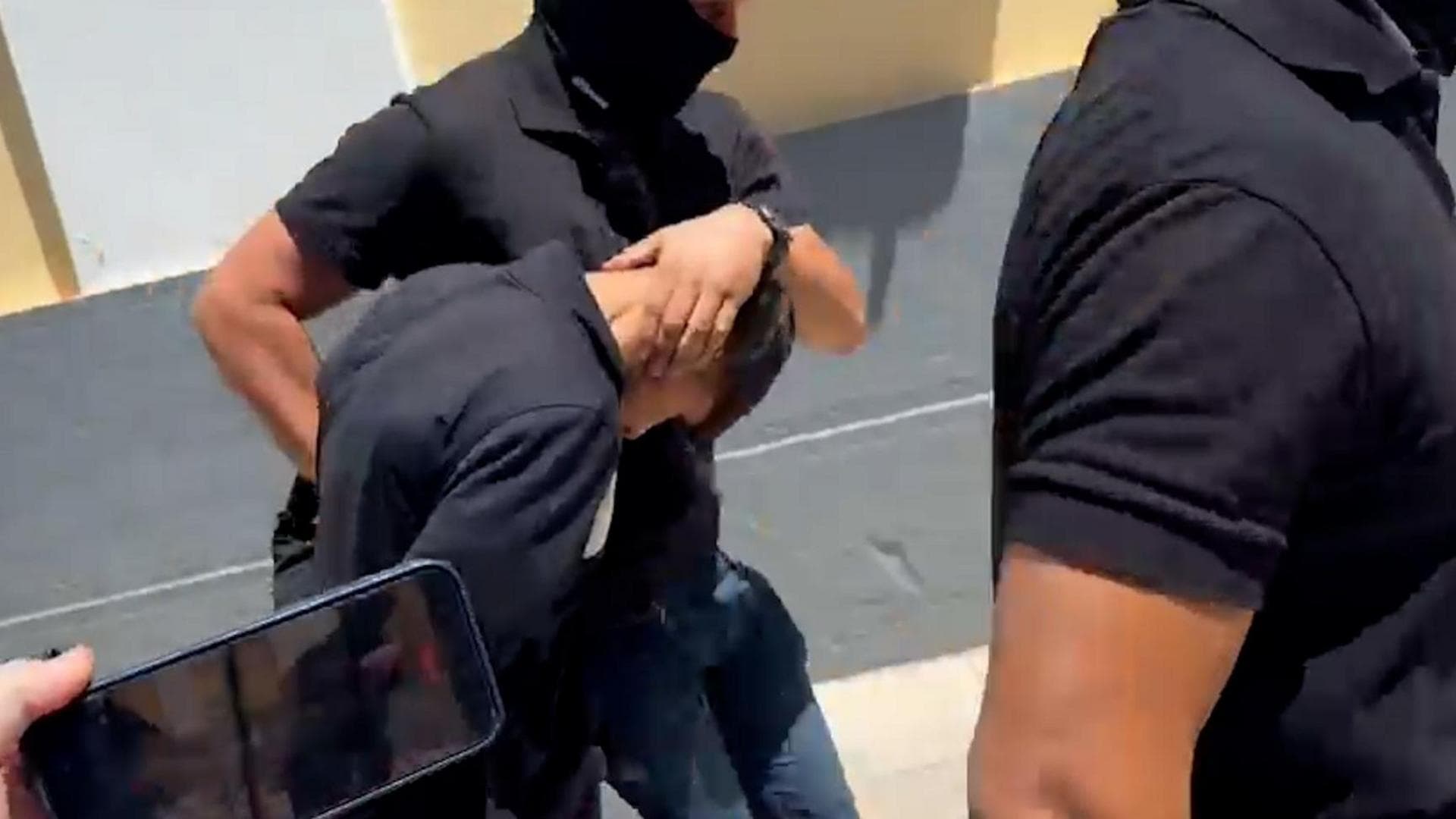 ملاكم أفغاني متهم بقتل عاملة إغاثة اسكتلندية في أثينا