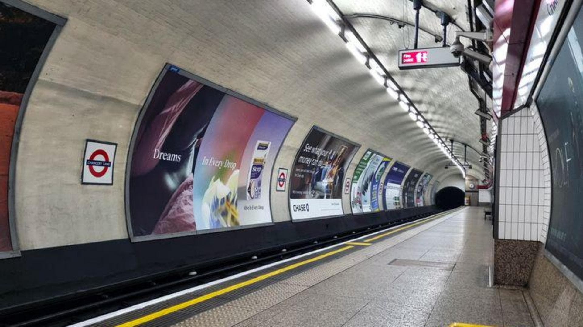 Múmia É Proibida No Metrô de Londres e Em Outdoors Após Órgão Regulador Considerar Que Anúncio Retratava Criança Morta