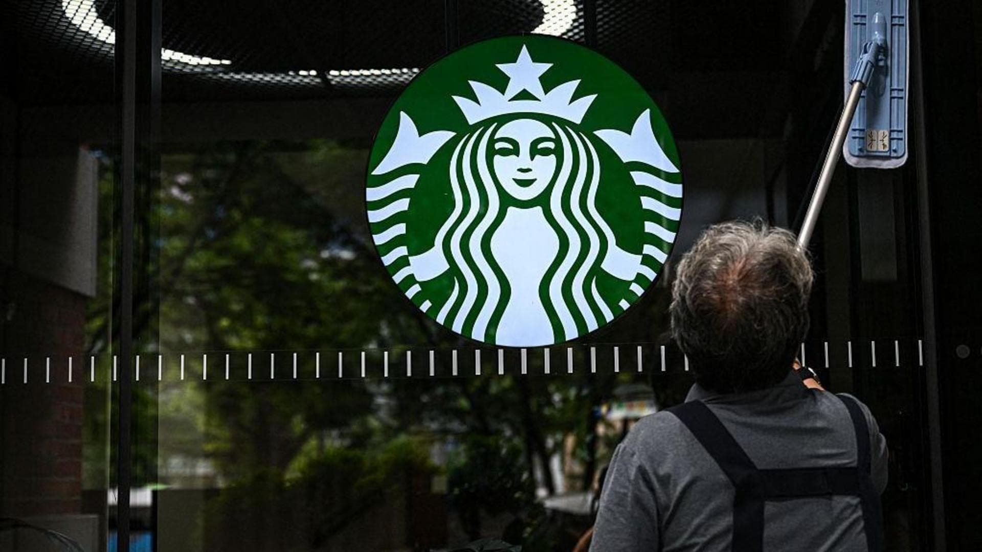 Starbucks Kore, Gwangju Ayaklanması Yıl Dönümünde 'Tank Günü' Promosyonu Nedeniyle Tepki Çekti'