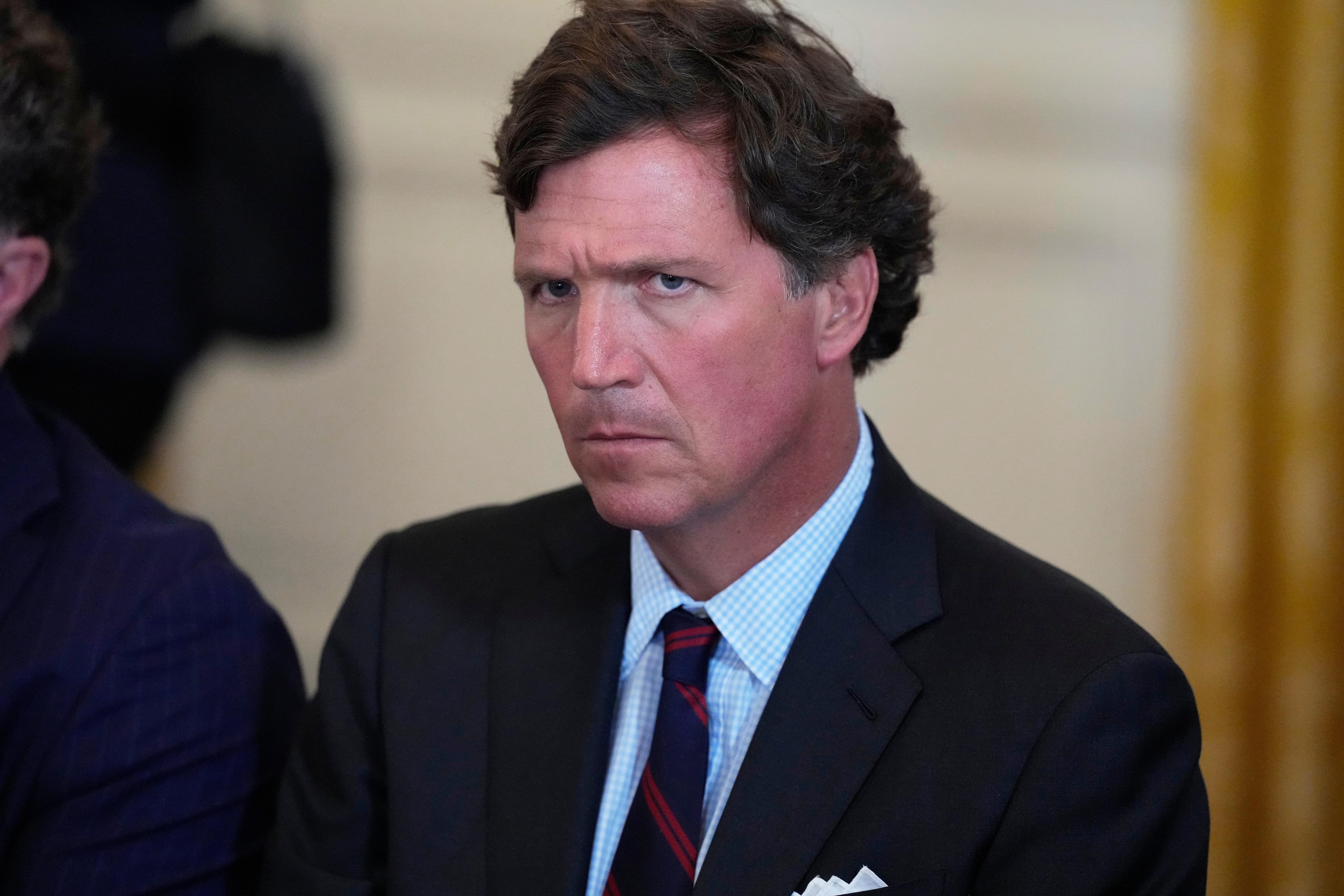 Carlson Reúne-se No Maine Para Discutir Lançamento de Movimento Político de Terceira Via Contra o Partido Republicano