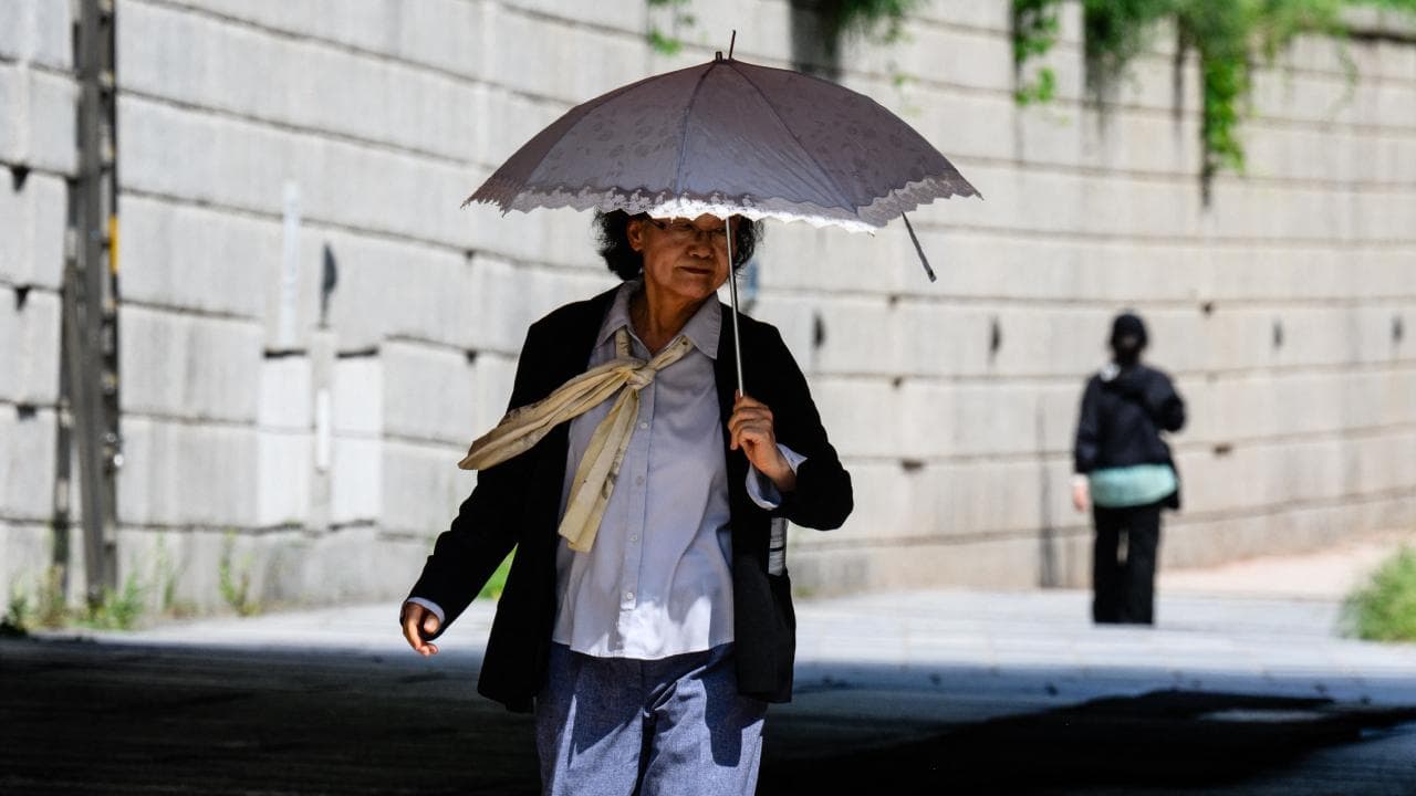 Seoul Issued Its First-ever Highest-level Heat Warning As Daytime Temperatures Are Forecast to Reach 38 Degrees Celsius