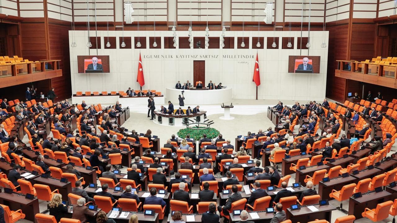 Terörün Sona Erdirilmesine Yönelik Sürecin Hukuki Altyapısını Oluşturacak "Çerçeve Kanun Teklifi"ni Milletvekillerinin İmzasına Açtı