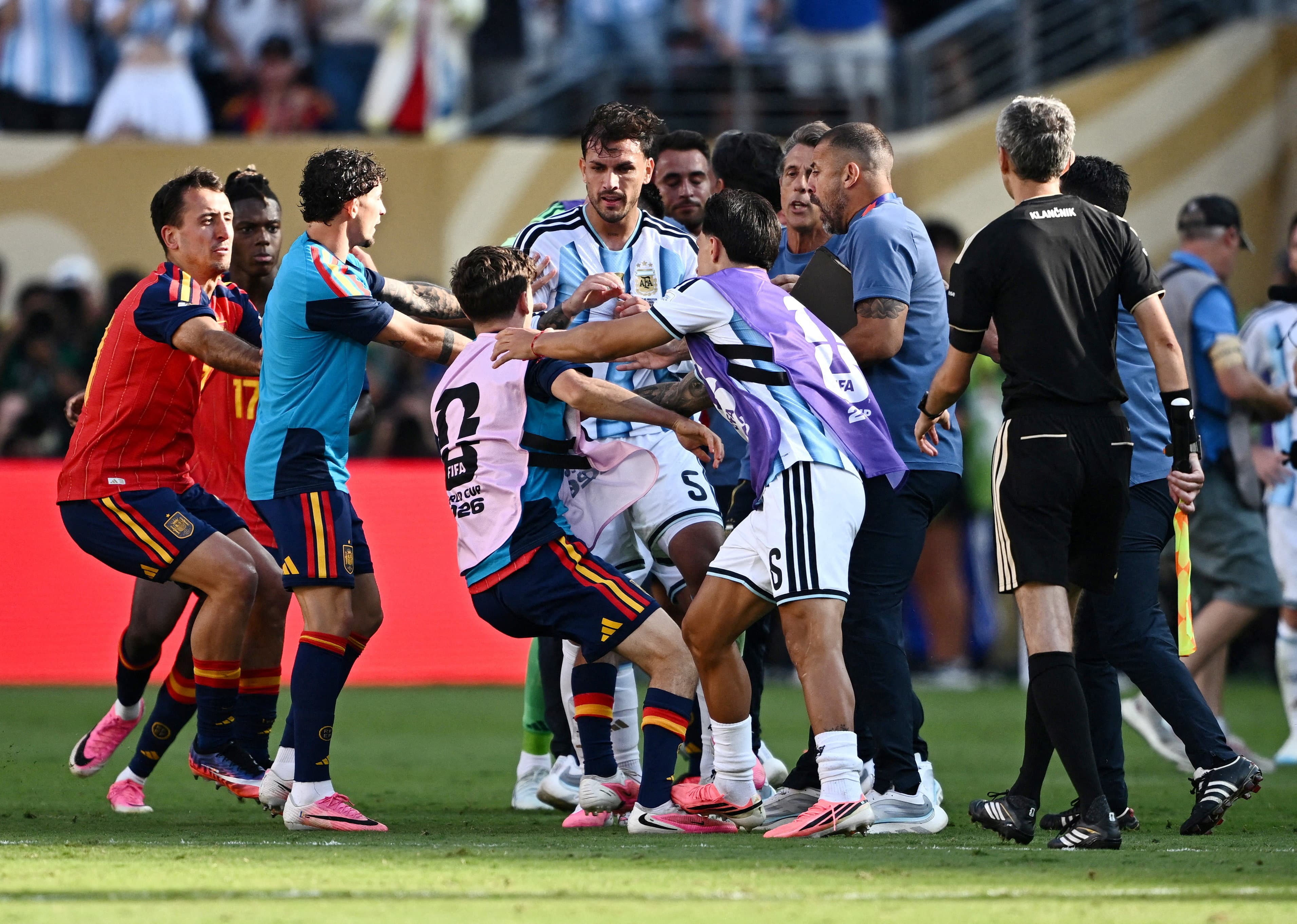 FIFA investiga briga em campo após final da Copa do Mundo Espanha x Argentina
