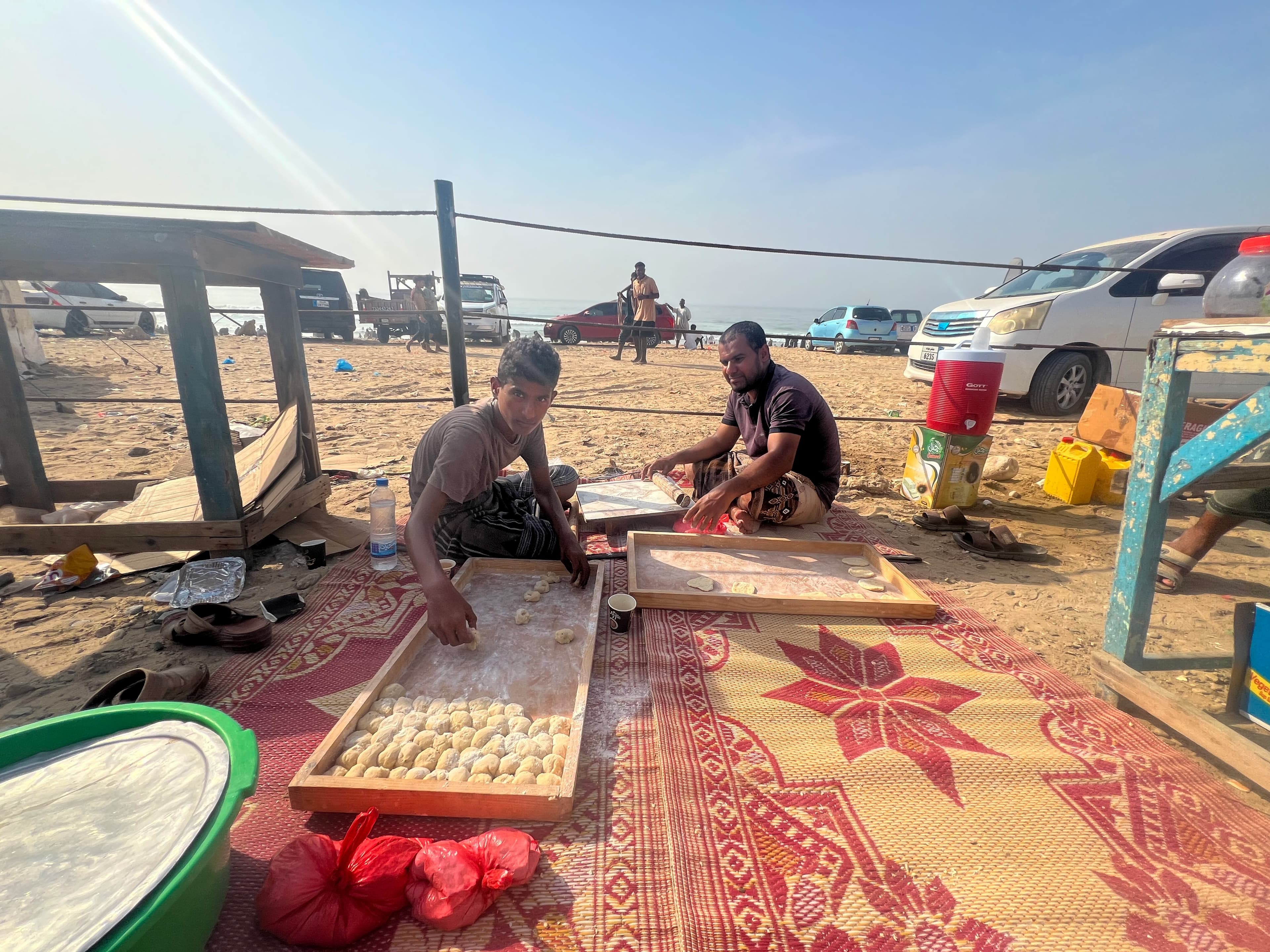 La Temporada de Al-baldah Trae Negocios y Alivio a Los Bañistas de Mukalla