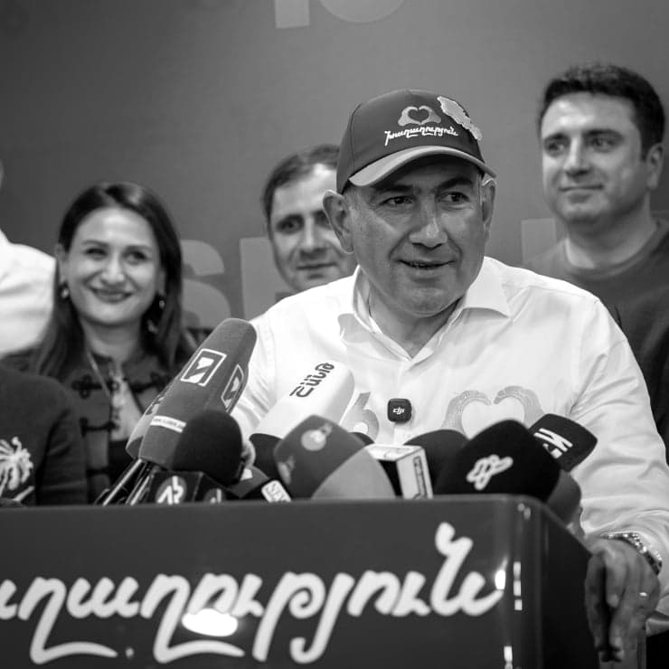 Nikol Paşinyan, Yeni Seçilen Parlamentonun İlk Oturumunun Başlamasının Ardından Hükümetin İstifasını Sunduğunu Duyurdu